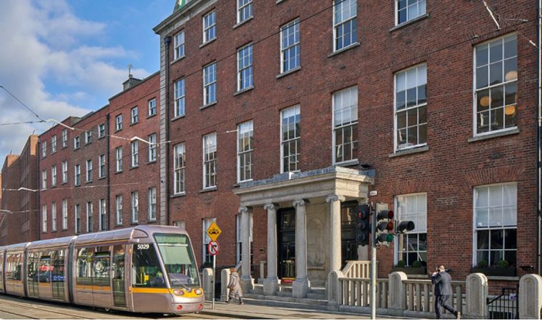 Investir dans la pierre : pourquoi l&rsquo;épargne immobilière reste une valeur sûre