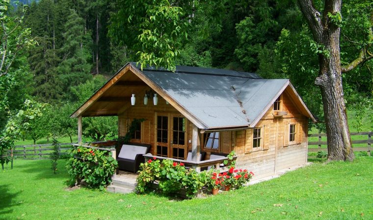 Permis et réglementations pour la construction de chalets : tout ce qu&rsquo;il faut savoir