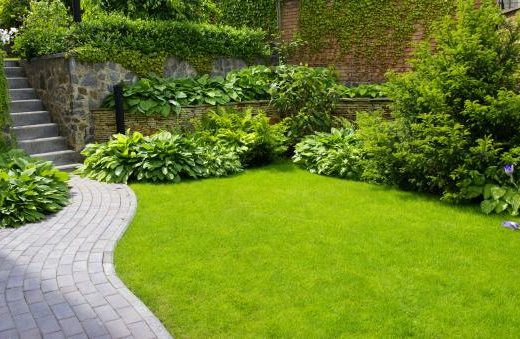 Allée de jardin en pavé uni : des idées ingénieuses pour sublimer votre extérieur