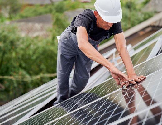 Installer des panneaux photovoltaïques sur une maison en construction : Guide pratique