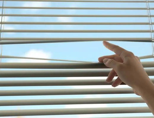 Store vénitien sur mesure : un choix parfait pour votre intérieur