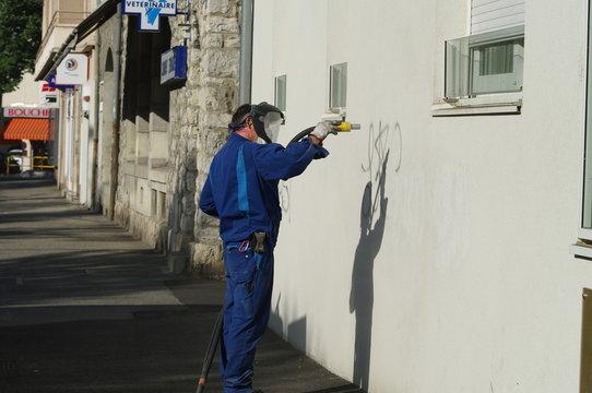 Pourquoi choisir l&rsquo;hydrogommage pour nettoyer la façade de votre maison ?