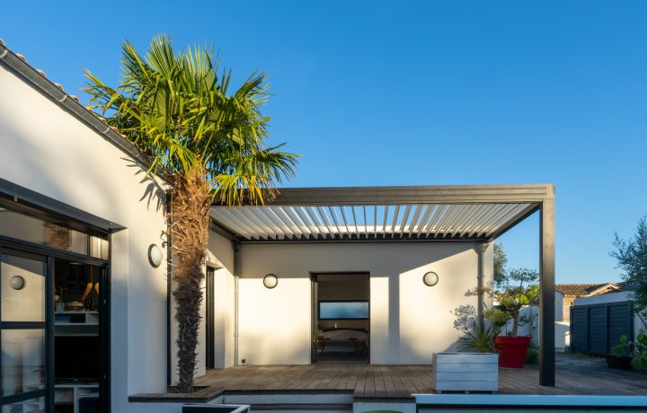 Comment éclairer sa pergola pour des soirées d&rsquo;été magiques ?