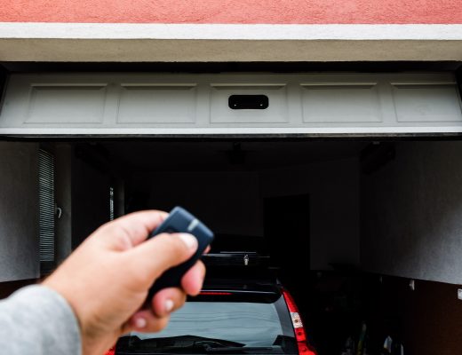 Porte de garage motorisée : régler les blocages courants