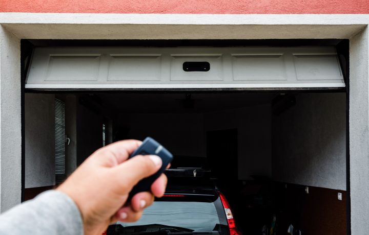Porte de garage motorisée : régler les blocages courants