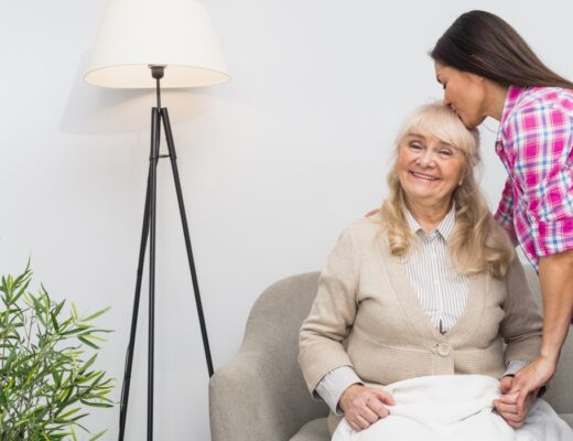 Aide à domicile : un accompagnement sur mesure pour le bien-être des personnes âgées