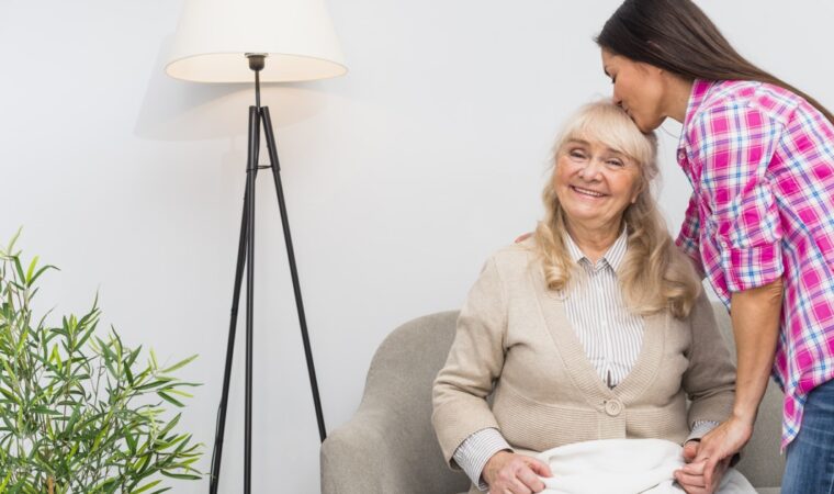 Aide à domicile : un accompagnement sur mesure pour le bien-être des personnes âgées