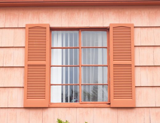 Choix des volets battants : un atout charme et performance