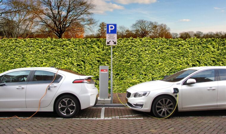 Puissance kW d&rsquo;une borne de recharge : monophasé vs triphasé