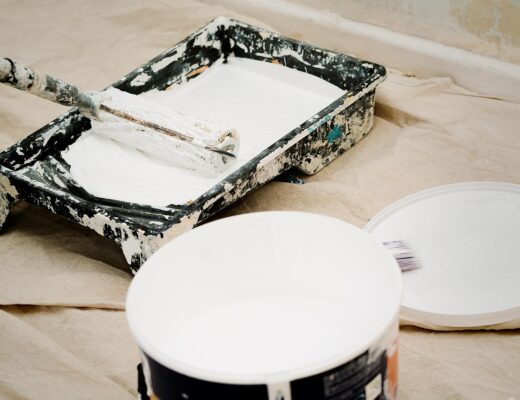 Peinture blanche : comment choisir la bonne nuance parmi des centaines ?