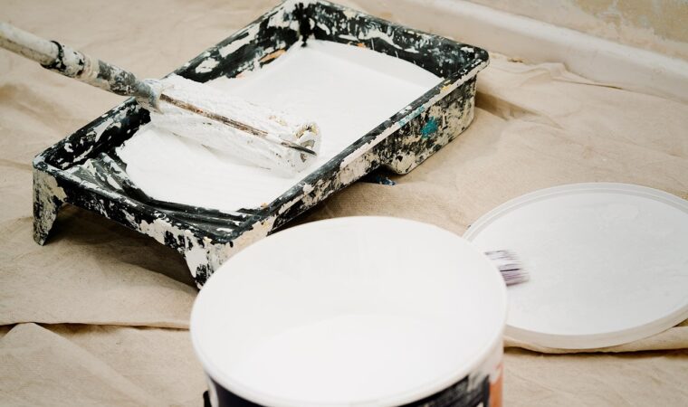Peinture blanche : comment choisir la bonne nuance parmi des centaines ?