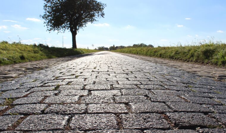 Les tendances pavage de 2026 : du grand format et du gris anthracite