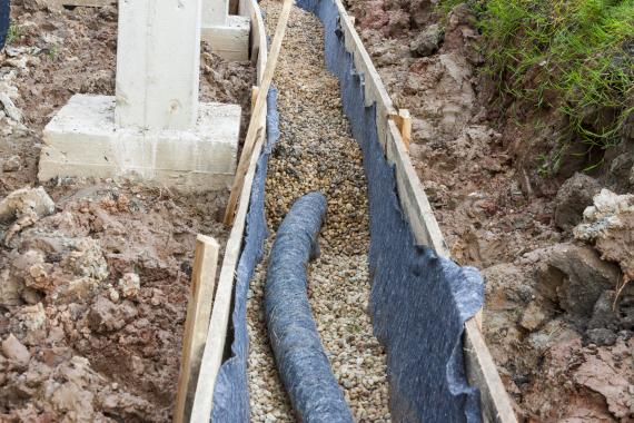 Comment inspecter un drain français sans excavation majeure ?
