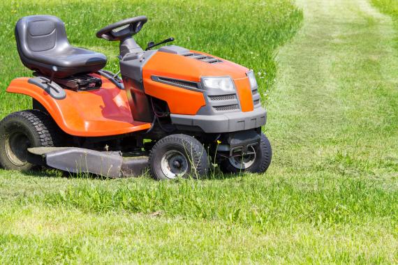 Tonte de pelouse : comment éviter les dégâts lors des fortes chaleurs ?